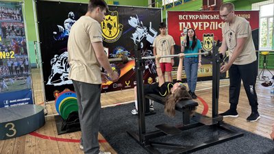 Взяли учать 50 пауерліфтерів: в Олександрії провели чемпіонат України з жиму лежачи Взяли учать 50 пауерліфтерів: в Олександрії провели чемпіонат України з жиму лежачи