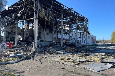 Згоріли нові машини: через атаку дронів спалахнув автосалон в Броварському районі Згоріли нові машини: через атаку дронів спалахнув автосалон в Броварському районі