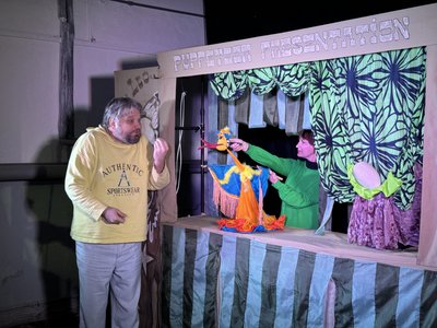У Сумському театрі для дітей та юнацтва відбулася прем'єра вистави "Слон на дереві" У Сумському театрі для дітей та юнацтва відбулася прем'єра вистави "Слон на дереві"
