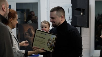 Житло для ветеранів: у Чернігові ветеранам війни вручили сертифікати на житло Житло для ветеранів: у Чернігові ветеранам війни вручили сертифікати на житло