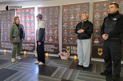 В Одесі відкрили фотовиставку про загиблих оборонців Маріуполя та білоруських добровольців В Одесі відкрили фотовиставку про загиблих оборонців Маріуполя та білоруських добровольців