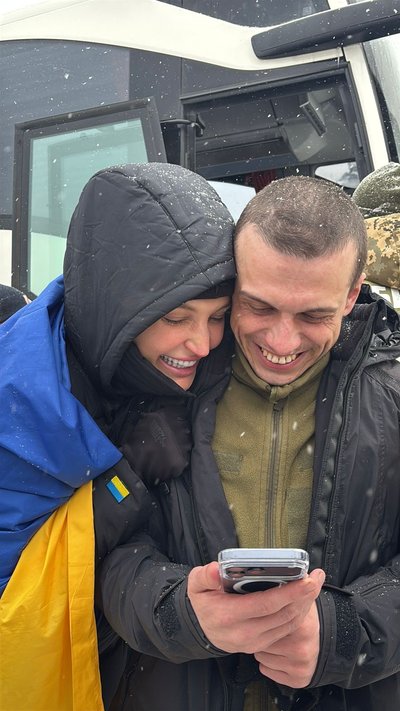 "Сльози радості": дружина звільненого з полону військового Куртмаллаєва розповіла про його повернення і плани на майбтнє "Сльози радості": дружина звільненого з полону військового Куртмаллаєва розповіла про його повернення і плани на майбтнє