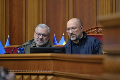 Міністр енергетики України Герман Галущенко (ліворуч) та премʼєр-міністр України Денис Шмигаль на засіданні Верховної Ради у Києві, 6 жовтня 2023 року Міністр енергетики України Герман Галущенко (ліворуч) та премʼєр-міністр України Денис Шмигаль на засіданні Верховної Ради у Києві, 6 жовтня 2023 року