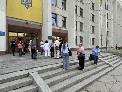 Протест у центрі Полтави: люди виступили проти двоставкового тарифу на теплопостачання Протест у центрі Полтави: люди виступили проти двоставкового тарифу на теплопостачання