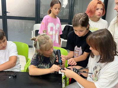 У Вінниці діти збирають дрони для ЗСУ у "Творчій майстерні" У Вінниці діти збирають дрони для ЗСУ у "Творчій майстерні"