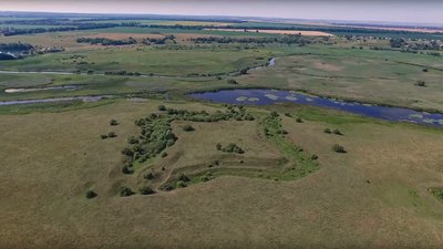 Фортецю побудували на острові, між двома рукавами річки Південний Буг Фортецю побудували на острові, між двома рукавами річки Південний Буг