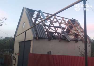 П'ятеро травмованих, пожежа на підприємстві та пошкоджені будинки: наслідки атак РФ на Одещину П'ятеро травмованих, пожежа на підприємстві та пошкоджені будинки: наслідки атак РФ на Одещину