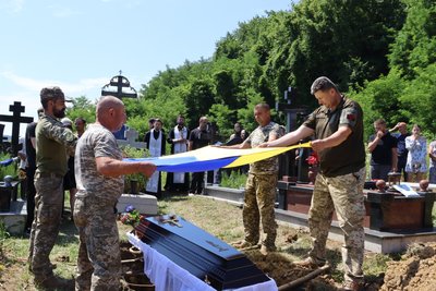 На Закарпатті попрощалися з полеглим захисником Іваном Повхом На Закарпатті попрощалися з полеглим захисником Іваном Повхом