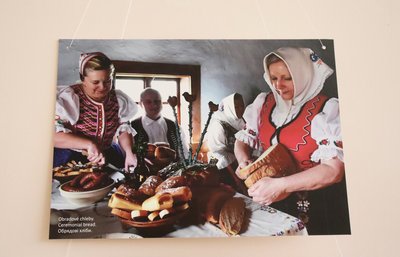 В Ужгороді відкрилася виставка традиційного весільного одягу та атрибутики прикордоння В Ужгороді відкрилася виставка традиційного весільного одягу та атрибутики прикордоння
