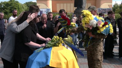 Із військовими Владиславом Шаленим та Юрієм Бобровніком-Сидоренком попрощалися у Рівному Із військовими Владиславом Шаленим та Юрієм Бобровніком-Сидоренком попрощалися у Рівному