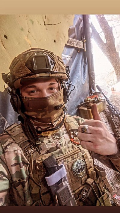 "Страх – це мотивація, щоб не було страшно завтра" – військовий Дмитро на позивний "Паганель" "Страх – це мотивація, щоб не було страшно завтра" – військовий Дмитро на позивний "Паганель"