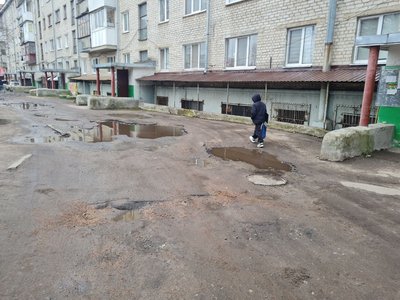 Люк, у який провалився хлопчик у Житомирі, обстежили: що кажуть у водоканалі та міській раді Люк, у який провалився хлопчик у Житомирі, обстежили: що кажуть у водоканалі та міській раді