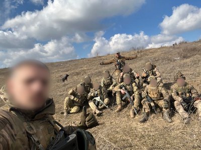 «Нас просто рівняли»: ветеран Михайло Шевченко про бої в оточенні на Херсонщині та життя після служби «Нас просто рівняли»: ветеран Михайло Шевченко про бої в оточенні на Херсонщині та життя після служби