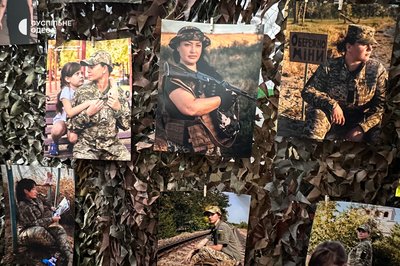 "Війна має жіноче ім'я": в Одесі відкрилася фотовиставка офіцерки ЗСУ