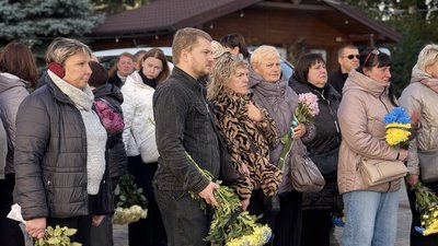 У Полтаві прощаються із військовим Сергієм Хлопоніним, який загинув на Харківщині У Полтаві прощаються із військовим Сергієм Хлопоніним, який загинув на Харківщині
