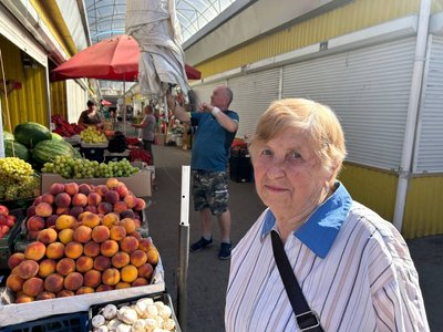 Яблука подорожчали вдвічі: яка ціна у Житомирі та що кажуть продавці й покупці Яблука подорожчали вдвічі: яка ціна у Житомирі та що кажуть продавці й покупці