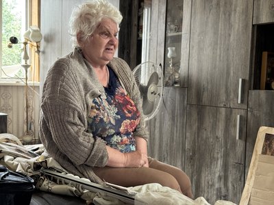 «Якби вони були тут — були б трупи»: як жителі Софіївки готуються до евакуації після удару дев’ятьма авіабомбами