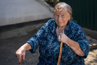 "Бомбами по дітях б’ють: як живуть в Маломихайлівці на Дніпропетровщині під майже щоденними атаками КАБів "Бомбами по дітях б’ють: як живуть в Маломихайлівці на Дніпропетровщині під майже щоденними атаками КАБів