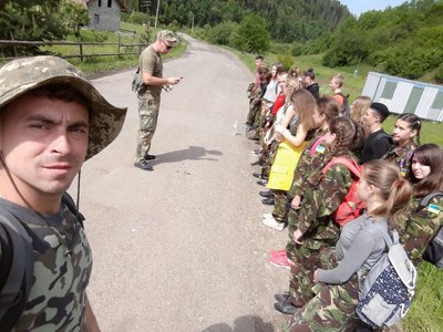 "Вірю, що там, де були руїни, відбудуються школи, і туди знову підуть діти": історія вчителя, що воює на Сумщині "Вірю, що там, де були руїни, відбудуються школи, і туди знову підуть діти": історія вчителя, що воює на Сумщині