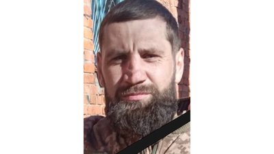 На Чернігівщині попрощалися із двома військовими ЗСУ — Анатолієм Акуленком та Русланом Кальпетою На Чернігівщині попрощалися із двома військовими ЗСУ — Анатолієм Акуленком та Русланом Кальпетою