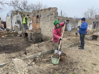 "Працюємо, щоб людям було легше". Волонтери "Добробату" розчищають завали у Посад-Покровському на Херсонщині "Працюємо, щоб людям було легше". Волонтери "Добробату" розчищають завали у Посад-Покровському на Херсонщині