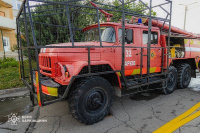 Вранці 7 липня росіяни вдарили по АЗС у Харкові: пожежна машина Вранці 7 липня росіяни вдарили по АЗС у Харкові: пожежна машина