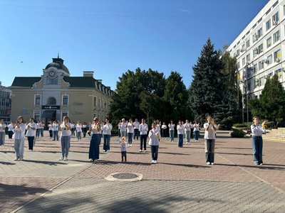 "Мир — це коли немає сирен": у Черкасах провели флешмоб до Міжнародного дня миру "Мир — це коли немає сирен": у Черкасах провели флешмоб до Міжнародного дня миру