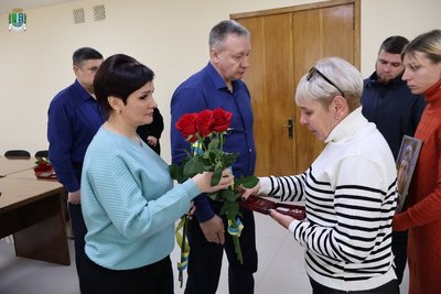 На Одещині двох загиблих захисників посмертно нагородили орденами На Одещині двох загиблих захисників посмертно нагородили орденами