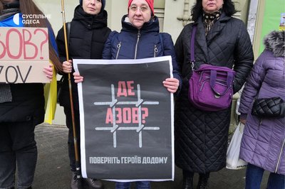 "Не дайте їм померти": у центрі Одеса відбулась акція на підтримку військовополонених "Не дайте їм померти": у центрі Одеса відбулась акція на підтримку військовополонених