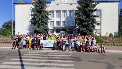 На Житомирщині родинам полеглих захисників вручили відзнаку "Герой Олевської громади" На Житомирщині родинам полеглих захисників вручили відзнаку "Герой Олевської громади"