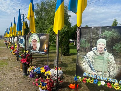 "Вишита стрічка памʼяті": у громаді на Черкащині вшанували полеглих захисників "Вишита стрічка памʼяті": у громаді на Черкащині вшанували полеглих захисників