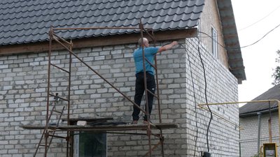 "Було би більше помічників – було б краще": як волонтер з Чернігова понад чотири роки допомагає відновлювати будинки "Було би більше помічників – було б краще": як волонтер з Чернігова понад чотири роки допомагає відновлювати будинки