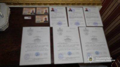 1500 доларів за фальшиві документи: в Одесі підозрюють чоловіка 1500 доларів за фальшиві документи: в Одесі підозрюють чоловіка