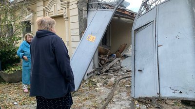 Російська атака ракетами на Миколаїв: очевидці розповіли про пошкодження Російська атака ракетами на Миколаїв: очевидці розповіли про пошкодження