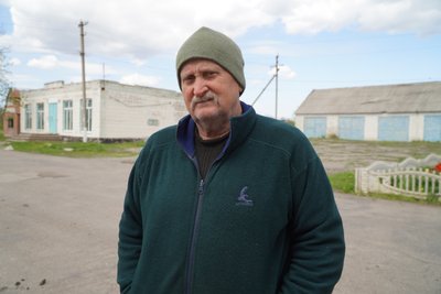 "З хати виходиш і слухаєш — літають чи ні". Що розповідають жителі прифронтової Богданівки на Дніпропетровщині "З хати виходиш і слухаєш — літають чи ні". Що розповідають жителі прифронтової Богданівки на Дніпропетровщині