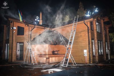 На Київщині палала приватна двоповерхова лазня На Київщині палала приватна двоповерхова лазня