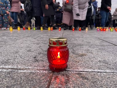 Свічки пам'яті: у Черкасах вшанували жертв Голодоморів Свічки пам'яті: у Черкасах вшанували жертв Голодоморів