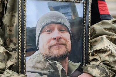 У Луцьку попрощалися з загиблими захисниками Ігорем Грабком та Андрієм Жуком У Луцьку попрощалися з загиблими захисниками Ігорем Грабком та Андрієм Жуком
