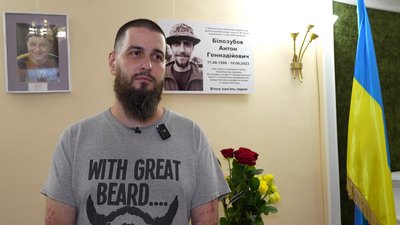 Ольга Бережна, пам'ятна дошка, Антон Білозубов, Херсон, театр Ольга Бережна, пам'ятна дошка, Антон Білозубов, Херсон, театр