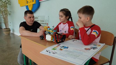 "Будуємо майбутнє разом": у Черкасах відбувся фестиваль з робототехніки "Будуємо майбутнє разом": у Черкасах відбувся фестиваль з робототехніки