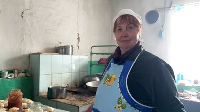 "У нас немає рецепту, це все треба робити від душі": у селі на Чернігівщині жінки продають пончики та донатять на ЗСУ "У нас немає рецепту, це все треба робити від душі": у селі на Чернігівщині жінки продають пончики та донатять на ЗСУ