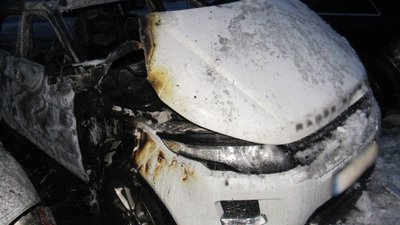 Мали отримати 100 тисяч гривень: двом жителям Кіровоградщини оголосили про підозру за підпал автомобілів у Києві Мали отримати 100 тисяч гривень: двом жителям Кіровоградщини оголосили про підозру за підпал автомобілів у Києві