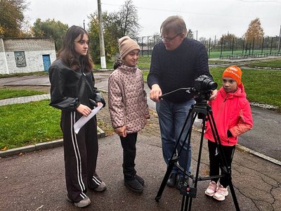 11-річна переселенка з Бахмута вчиться знімати кіно на безкоштовних курсах у Малині 11-річна переселенка з Бахмута вчиться знімати кіно на безкоштовних курсах у Малині