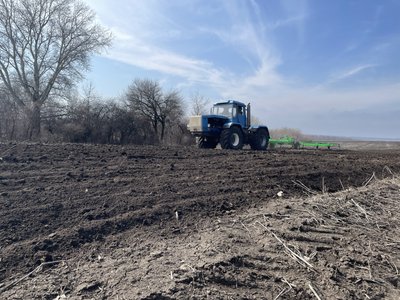 "Закриваємо вологу": на Полтавщині аграрії розпочали підготовку до посівної "Закриваємо вологу": на Полтавщині аграрії розпочали підготовку до посівної