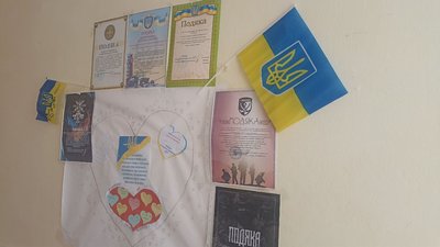 Допомога для фронту: жителі Пулинської громади щодня плетуть маскувальні сітки для ЗСУ Допомога для фронту: жителі Пулинської громади щодня плетуть маскувальні сітки для ЗСУ