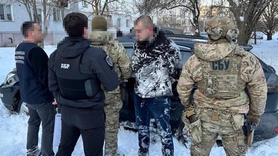 "Обіцяв зняти з військового обліку": посадовця Кіровоградського ТЦК підозрюють у хабарництві "Обіцяв зняти з військового обліку": посадовця Кіровоградського ТЦК підозрюють у хабарництві