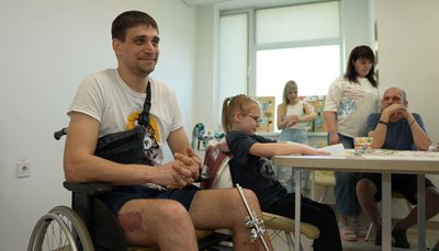 Повернутися до звичного життя: військові в реабілітаційному центрі печуть паски Повернутися до звичного життя: військові в реабілітаційному центрі печуть паски