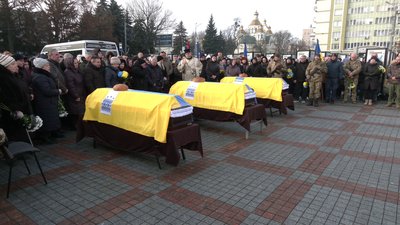 З військовими Миколою Говоровим, Андрієм Солоновичем та Едуардом Малим попрощалися у Рівному З військовими Миколою Говоровим, Андрієм Солоновичем та Едуардом Малим попрощалися у Рівному