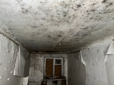 Два роки після влучання ракети у гуртожиток у Супрунівці: чому його досі не відновили Два роки після влучання ракети у гуртожиток у Супрунівці: чому його досі не відновили