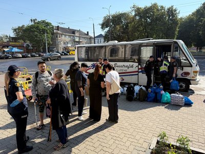 13 переселенців з Донечини та Дніпропетровщини приїхали на Рівненщину евакуаційним потягом 13 переселенців з Донечини та Дніпропетровщини приїхали на Рівненщину евакуаційним потягом